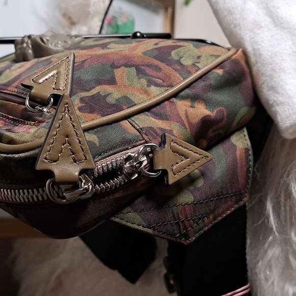 Versace NWTs Khaki Multicolor La Medusa Baroccoflage-Print Belt Bag - Picture 5 of 15